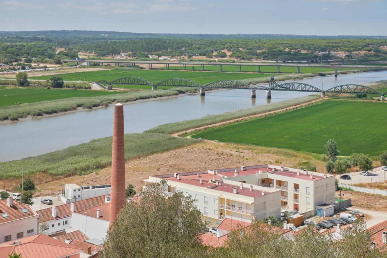 Lightful Refuge On The River Front, By Timecooler Alcácer do Sal Kültér fotó
